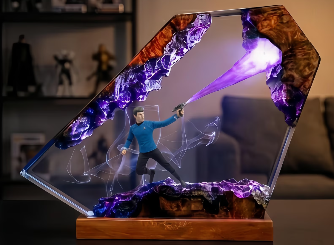 Figurine resin lamp