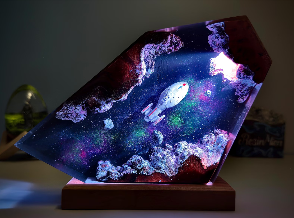 Space ship resin lamp